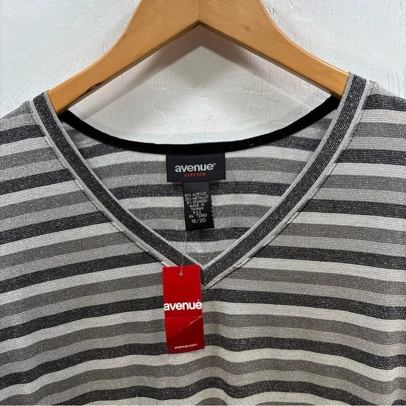 Avenue Relaxed fit V-Neck Striped long sleeve Shirt Gray Silver Black NWT Sz 20 - Picture 2 of 8